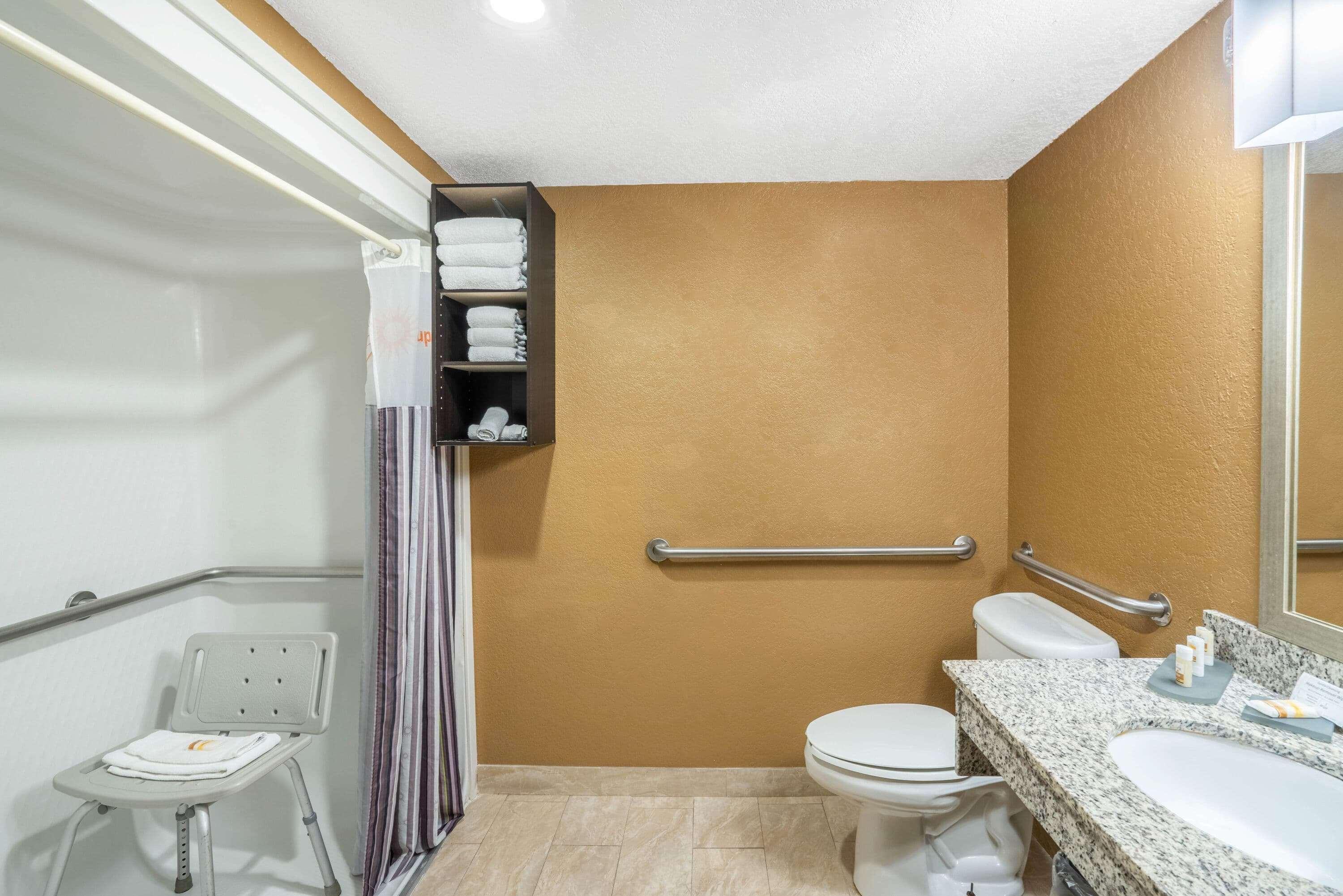 La Quinta By Wyndham Hot Springs Hotel Exterior photo